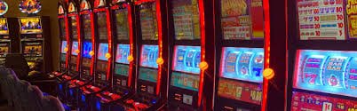 Dashboard permainan dengan kategori live dealer dan slot